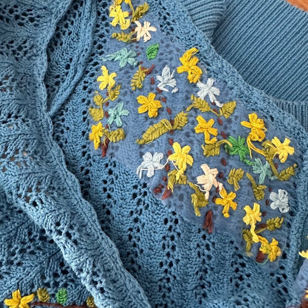 Anthropologie Guinevere Crochet Knit Cardigan V Neck Floral Embroidered Boho Blu - Picture 8 of 11